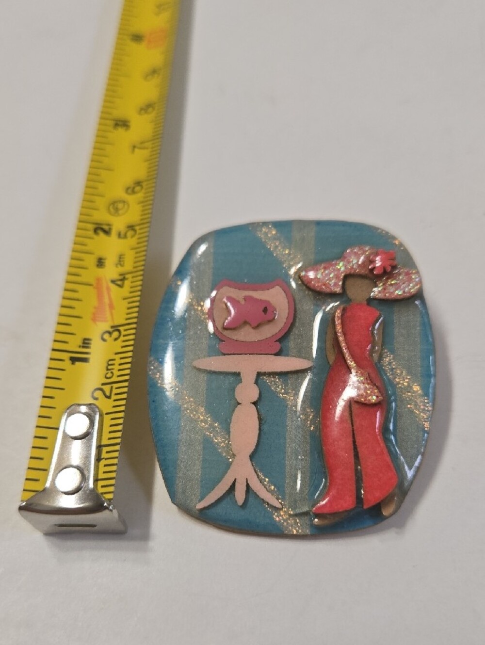 Vintage LUCINDA Women's Pins Brooch Pink Lady & Fishbowl Decorative Pet Accent - Picture 4 of 4